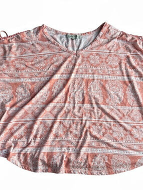 Absolutely Famous Women's 1X Pink/White Paisley V-Neck Cold Shoulder Top Tee